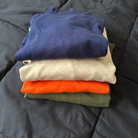 Set of Four Turtleneck Sweaters in Various Colors - Picture 6 of 6